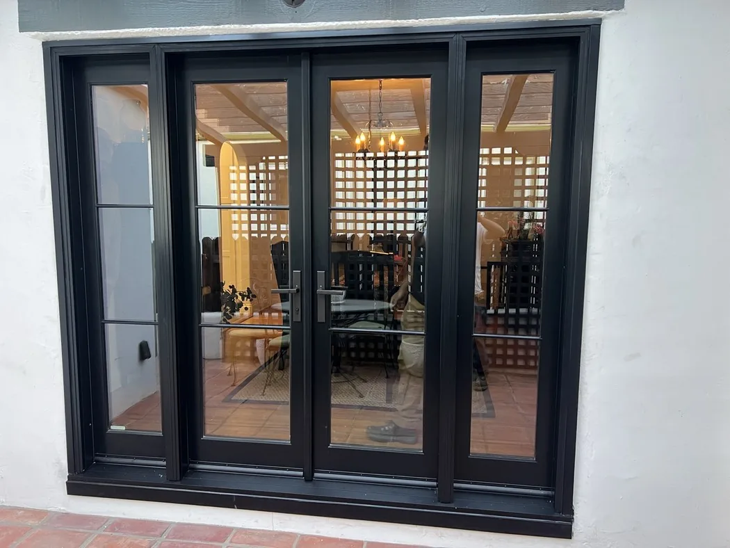 Door installation with sidelights